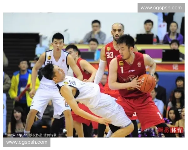 CBA联赛新赛季精彩开启 各队激战正酣 球员状态与战术调整成焦点